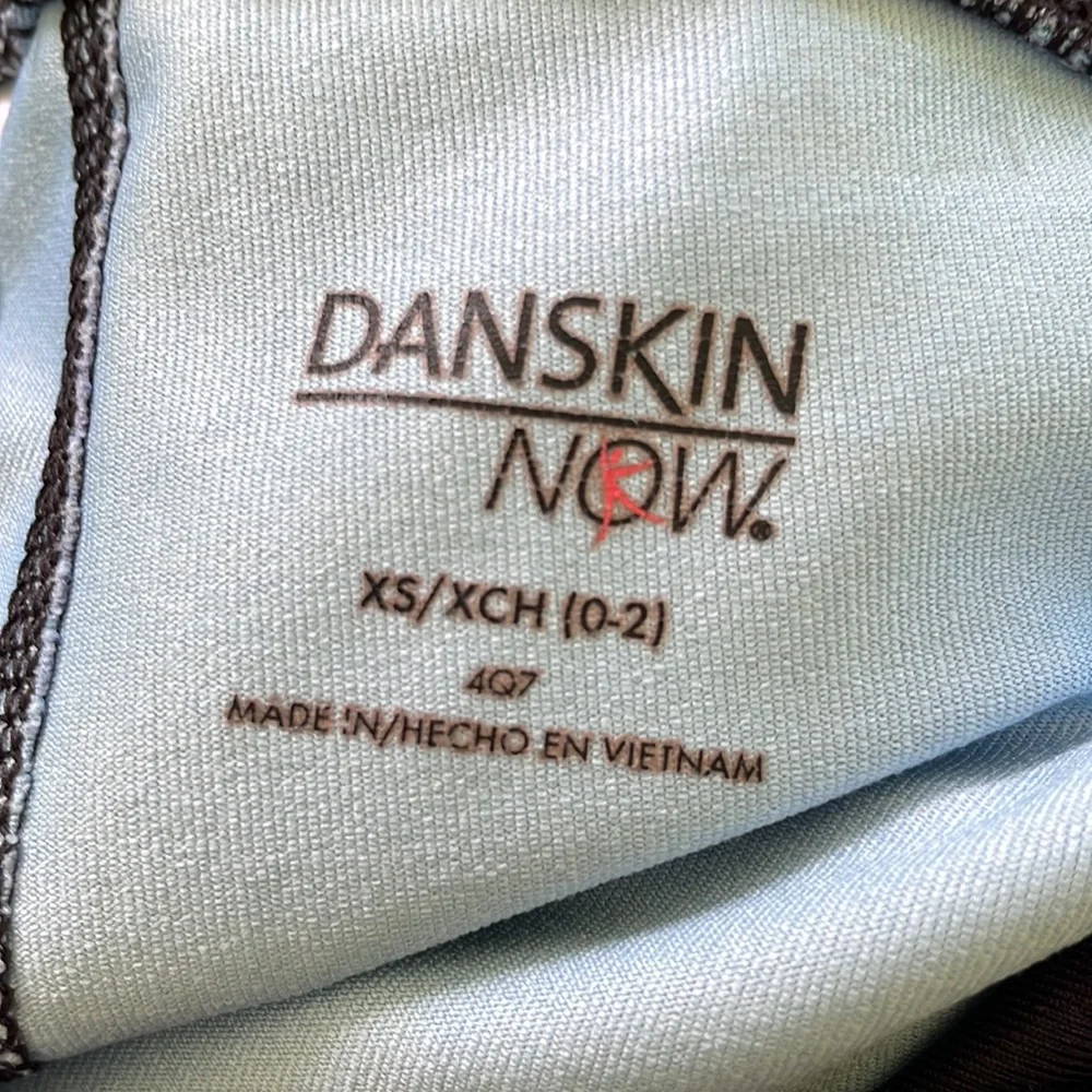 Danskin Now DriMore black purple tropical print cropped workout leggings size XS